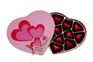 Limited_edition_hearts_of_cherry_gift_box-large